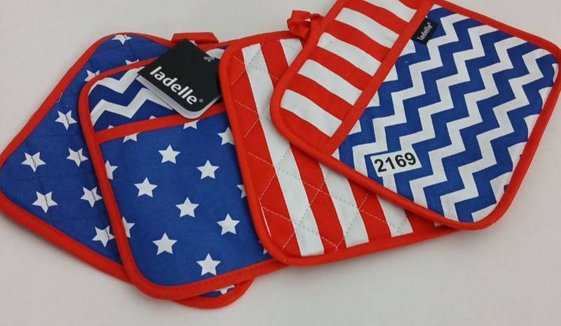 Lot # 2169: Pack of 4 Patrioctic Pot Holder - Image 3