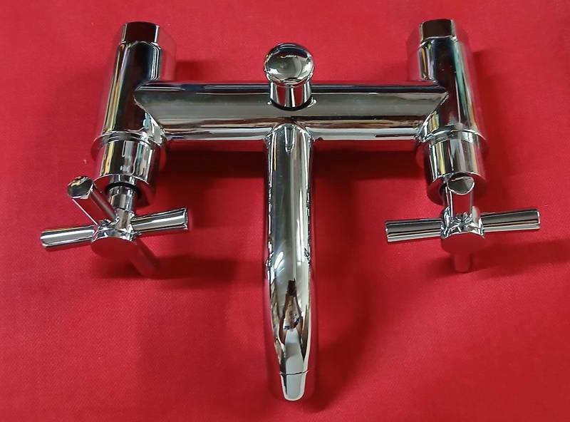 Lot # 2211: (Retail $156.00) Signature Hardware Double Cross Handle Bath and Shower Fucet